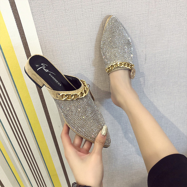 Model nou de papuci de dama cu toc jos si element metalic