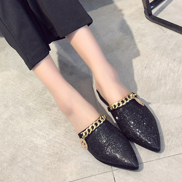 Model nou de papuci de dama cu toc jos si element metalic