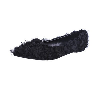 Mūsdienīgi sieviešu apavi ar plakanu zoli un spalvām - smails modelis