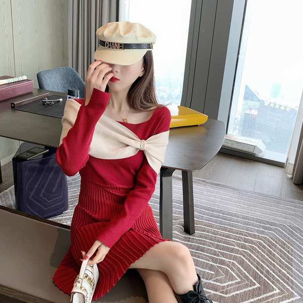 Női ruha, hosszú ujjú, redős aljú