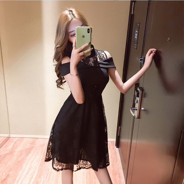 Stilīgs sieviešu kleitas piegriezuma modelis ar mežģīnēm