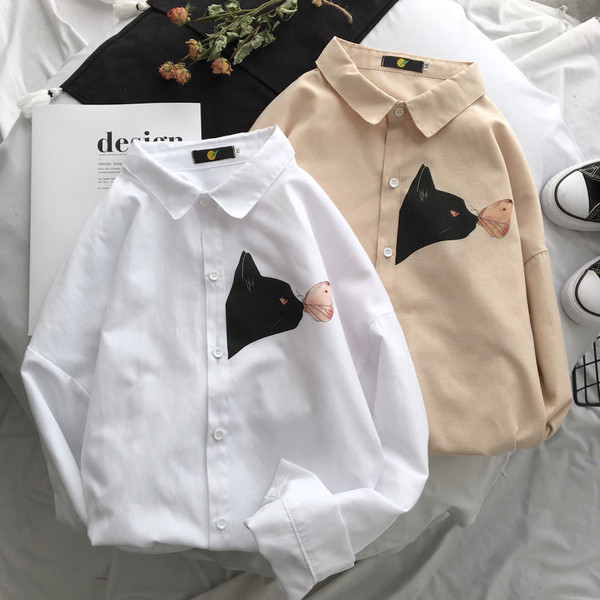 Vīriešu moderns krekls ar klasisku apkakli, garām piedurknēm un aplikāciju