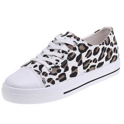 Alkalmi női tornacipő leopárdmintával és fűzővel