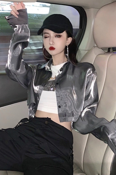 Modern női rövid ing klasszikus gallérral és gombokkal