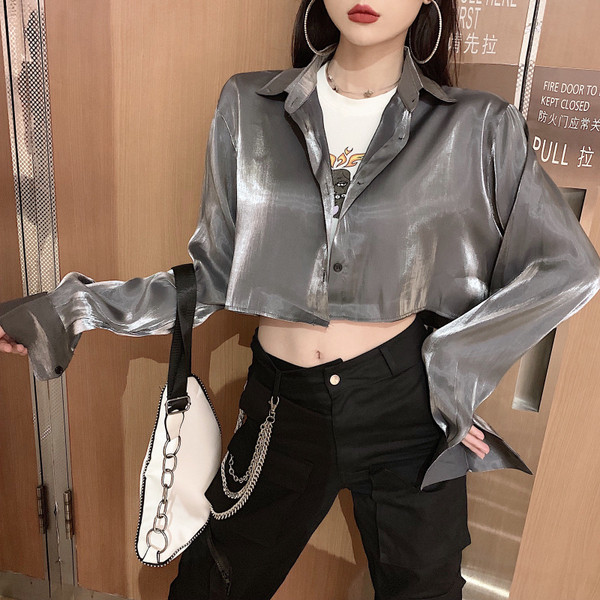 Modern női rövid ing klasszikus gallérral és gombokkal