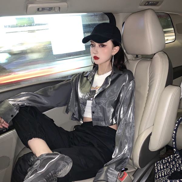 Modern női rövid ing klasszikus gallérral és gombokkal