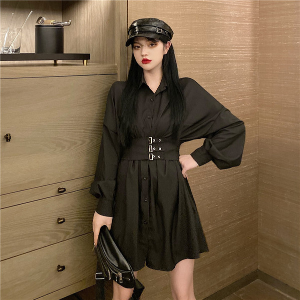 Pavasariška moteriška suknelė su klasikine apykakle ir sagtimis