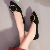 Alkalmi női cipő fém csattal - hegyes modell