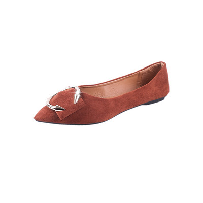 Alkalmi női cipő fém csattal - hegyes modell