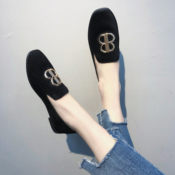 Velúr női alkalmi cipő lapos talppal és csattal