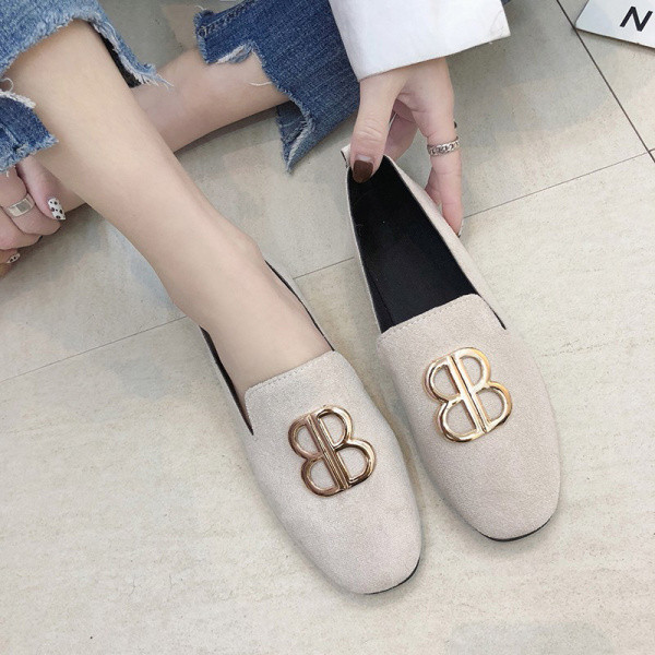 Velúr női alkalmi cipő lapos talppal és csattal