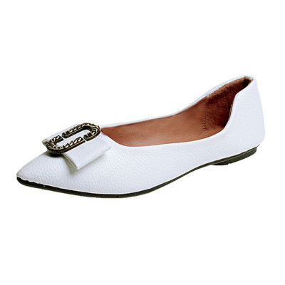 Eko bőrből készült női cipő, lapos talppal, fém elemmel