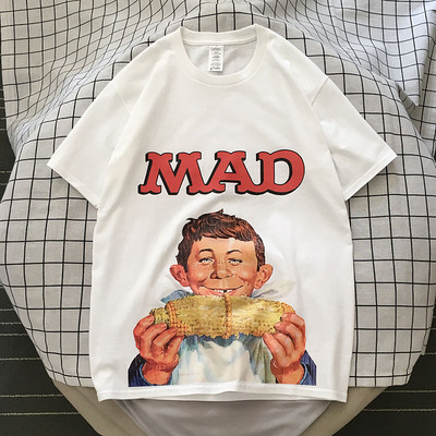 Moodne meeste T-särk ovaalse kaelusega, lühikeste varrukatega ja värvitrükiga