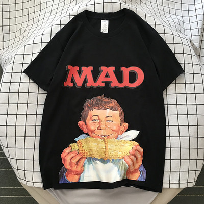 Moodne meeste T-särk ovaalse kaelusega, lühikeste varrukatega ja värvitrükiga