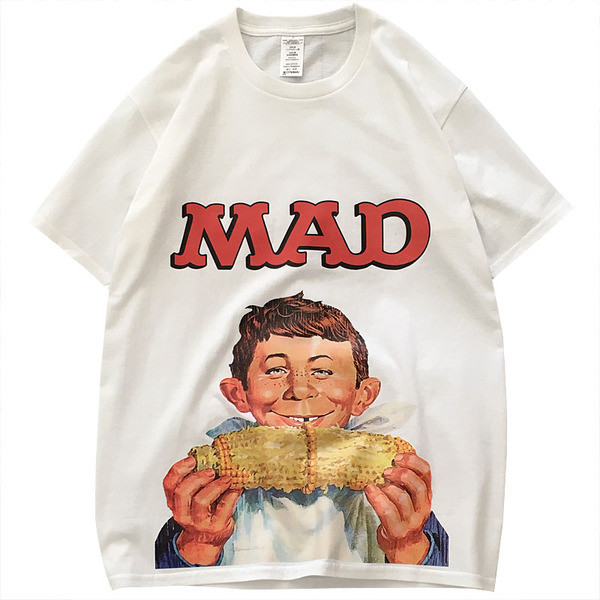 Moodne meeste T-särk ovaalse kaelusega, lühikeste varrukatega ja värvitrükiga