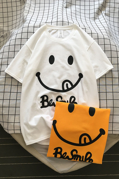 Novi model muške majice sa aplikacijom i natpisom