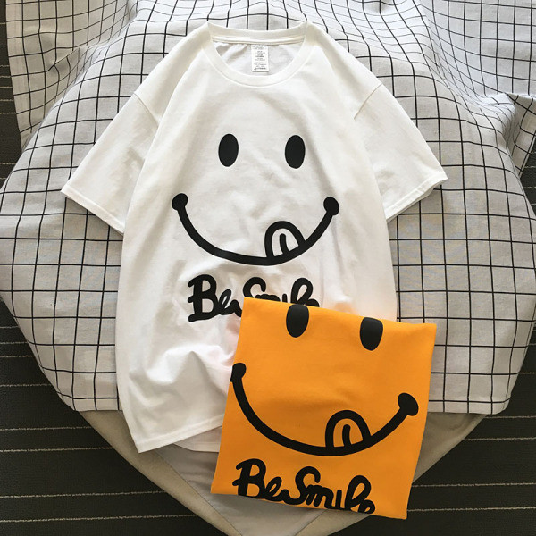 Novi model muške majice sa aplikacijom i natpisom