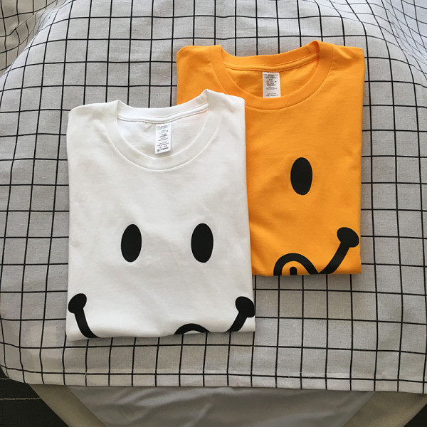 Novi model muške majice sa aplikacijom i natpisom