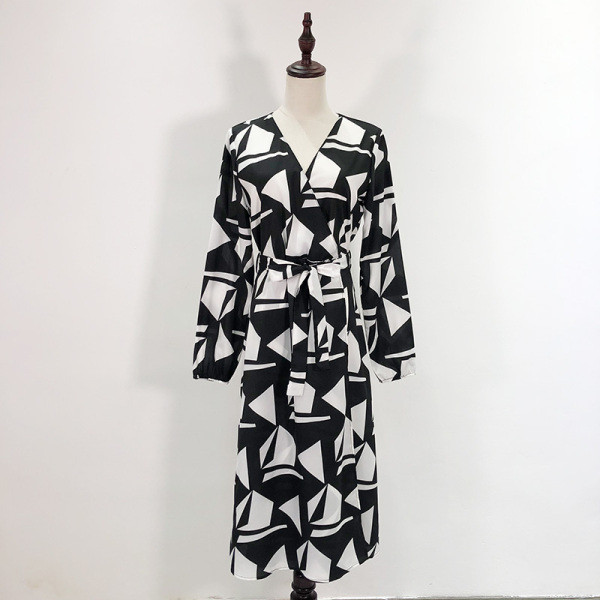 Új modell női ruha V-nyakkal és övvel