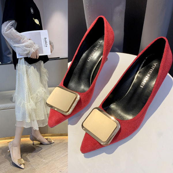 Öko-seemisnahast ja metallelemendist moodsad naiste kingad