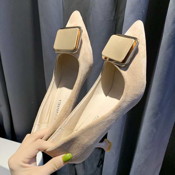 Öko-seemisnahast ja metallelemendist moodsad naiste kingad