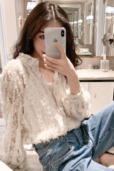 Sieviešu mežģīņu krekls ar izšuvumu