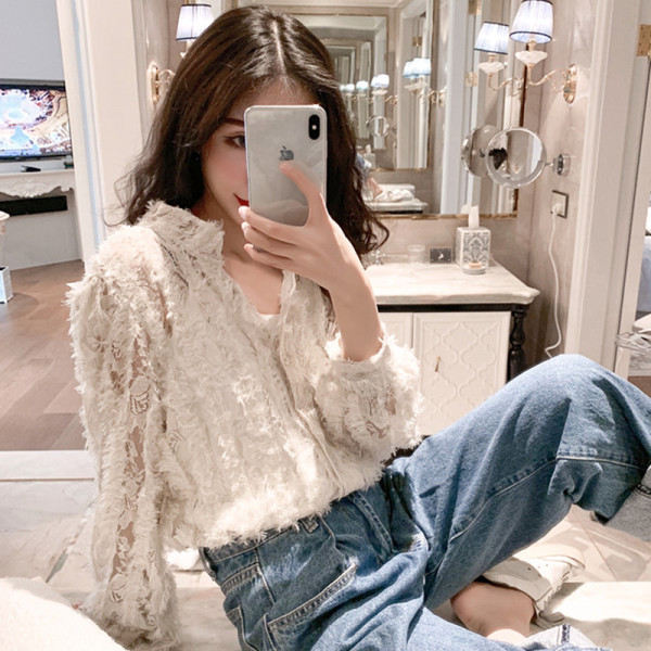 Sieviešu mežģīņu krekls ar izšuvumu