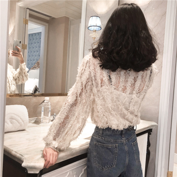 Sieviešu mežģīņu krekls ar izšuvumu