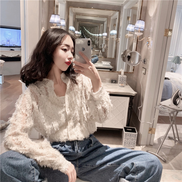 Sieviešu mežģīņu krekls ar izšuvumu