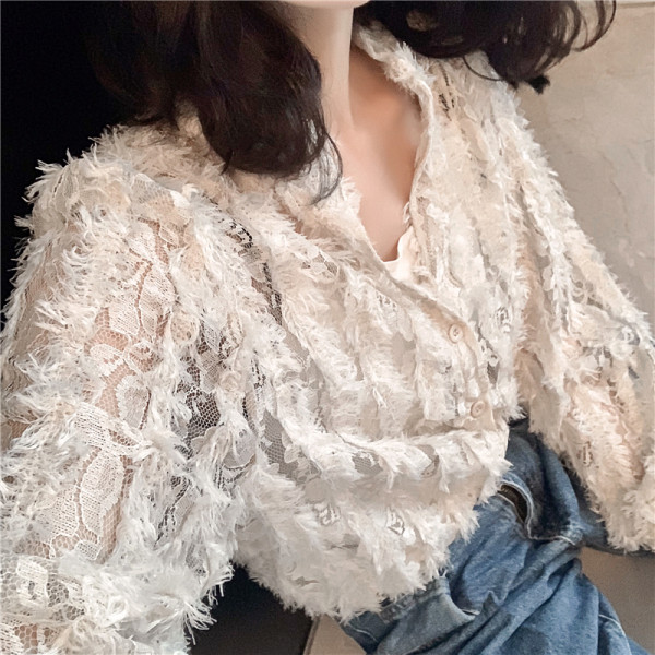 Sieviešu mežģīņu krekls ar izšuvumu