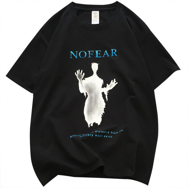 Proljetna muška majica s ovalnim izrezom, kratkim rukavima i aplikacijom