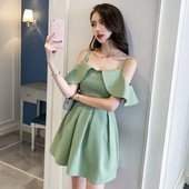 Moderan model ženske haljine s naramenicama