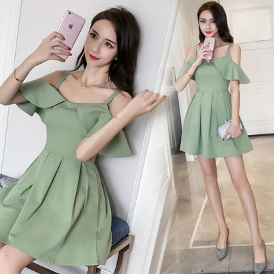 Moderan model ženske haljine s naramenicama