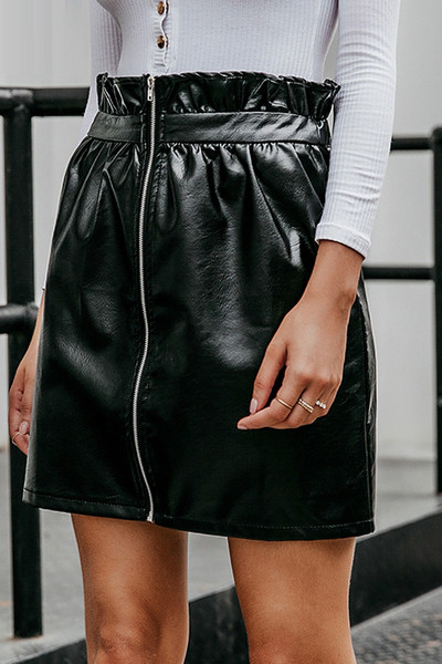 Elegantna ženska kratka kožna suknja s visokim strukom i patentnim zatvaračem