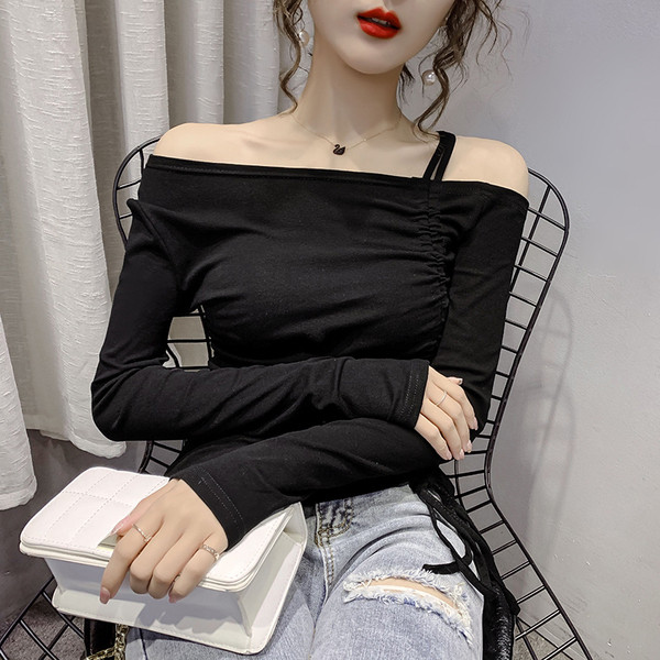 Sieviešu ikdienas blūze ar atkailinātiem pleciem un saitēm