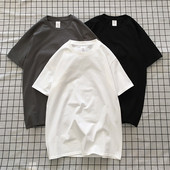 Paprasto modelio vyriški marškinėliai su ovalia iškirpte ir trumpomis rankovėmis