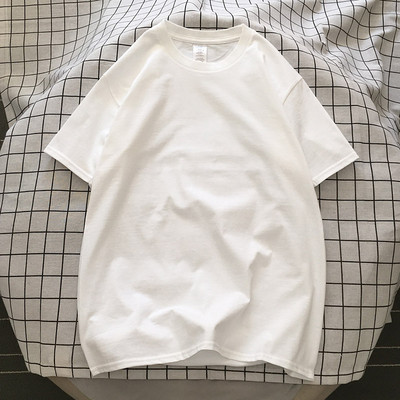 Paprasto modelio vyriški marškinėliai su ovalia iškirpte ir trumpomis rankovėmis