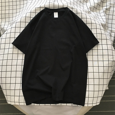 Paprasto modelio vyriški marškinėliai su ovalia iškirpte ir trumpomis rankovėmis