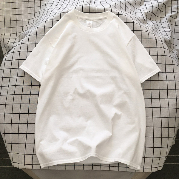 Paprasto modelio vyriški marškinėliai su ovalia iškirpte ir trumpomis rankovėmis