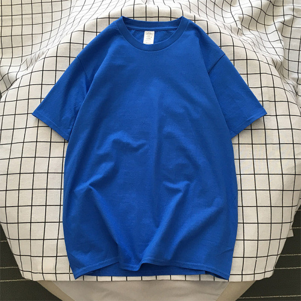 Paprasto modelio vyriški marškinėliai su ovalia iškirpte ir trumpomis rankovėmis