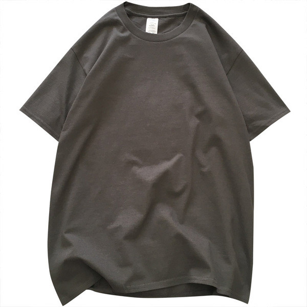 Paprasto modelio vyriški marškinėliai su ovalia iškirpte ir trumpomis rankovėmis