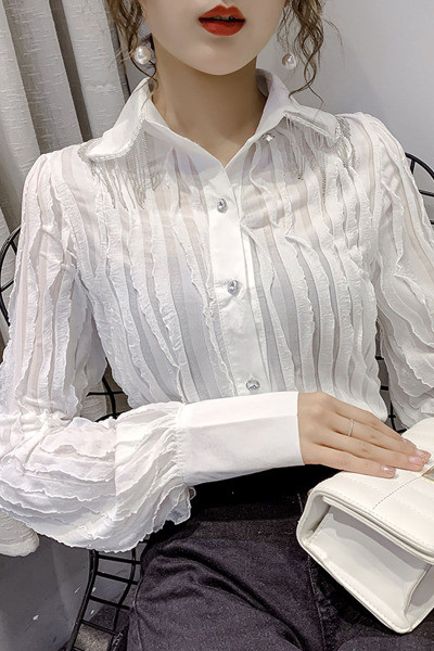 Modernūs moteriški marškiniai su klasikine apykakle ir metaliniais elementais