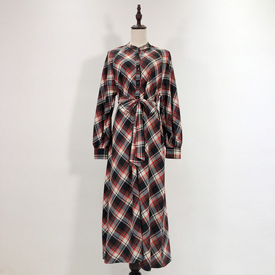 Tavaszi kockás női ruha övvel