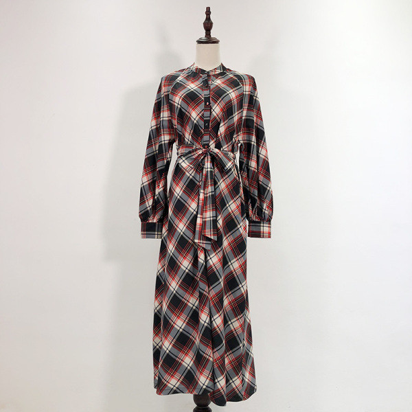 Tavaszi kockás női ruha övvel