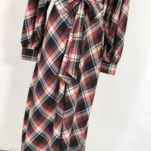 Tavaszi kockás női ruha övvel