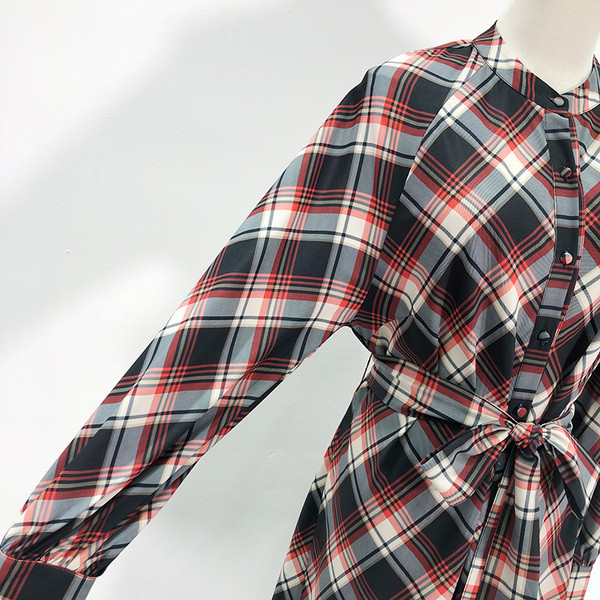 Tavaszi kockás női ruha övvel