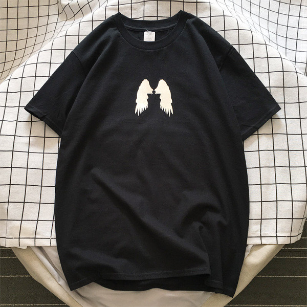 Juodi vyriški marškinėliai trumpomis rankovėmis ir spauda nugaroje