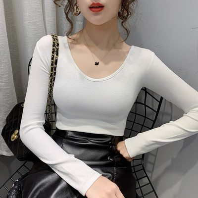 Sieviešu ikdienas blūzes modelis ar ovālu kakla izgriezumu