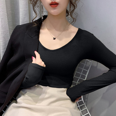 Sieviešu ikdienas blūzes modelis ar ovālu kakla izgriezumu