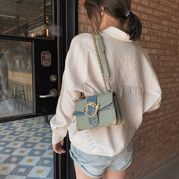 Öko-nahast moodne naiste kott metallist elementidega